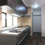 キッチンには窓があります