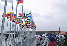 入場時は風雨で傘は役に立たず・・・大屋根リングの大きさには圧倒されました！