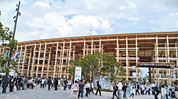 入場時は風雨で傘は役に立たず・・・大屋根リングの大きさには圧倒されました！